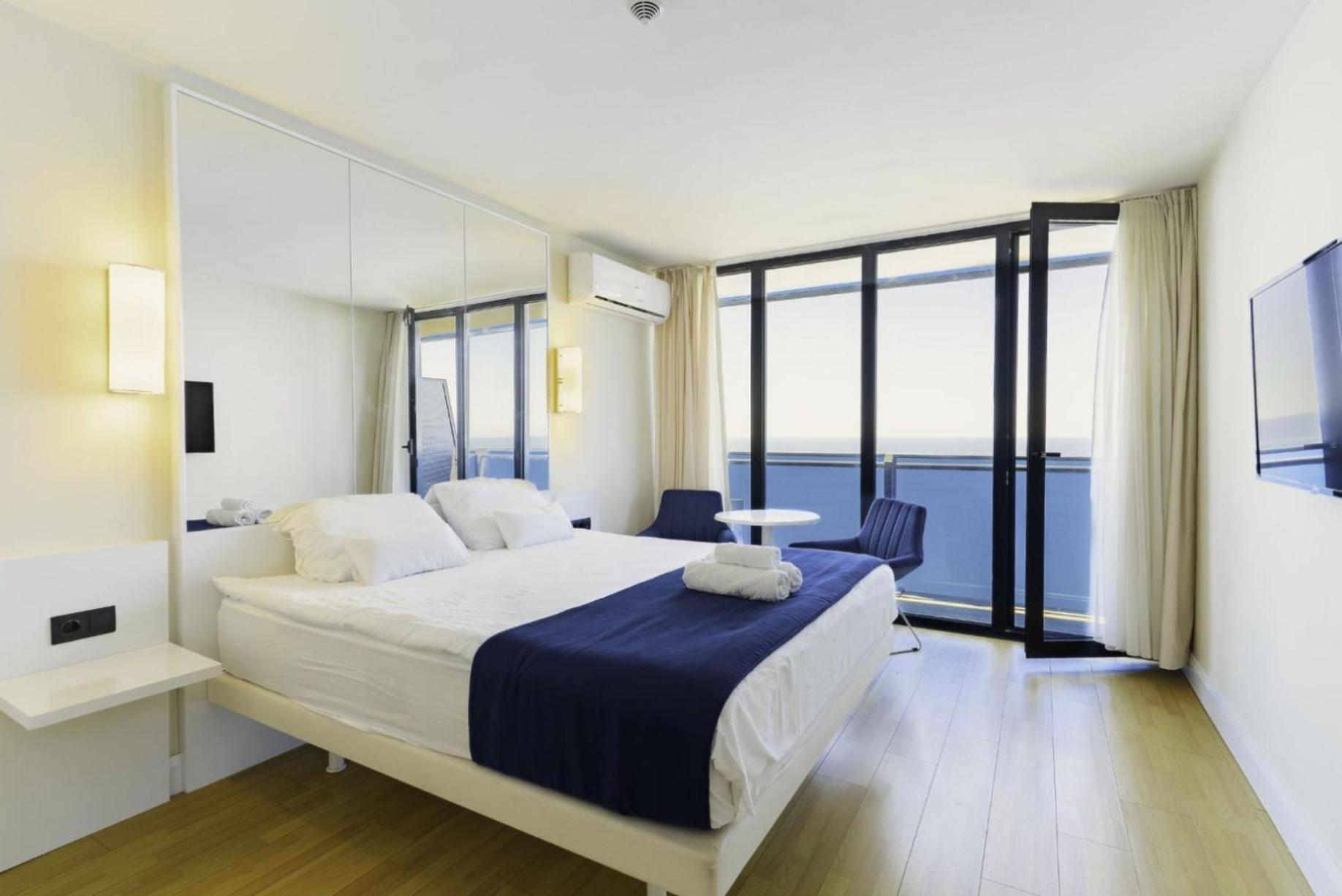 Deluxe Aparthotel In Orbi City บาทูมิ ภายนอก รูปภาพ